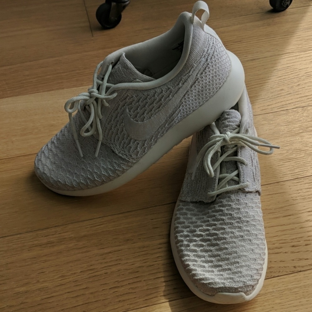 Nike Roche Flyknit women's shoe
